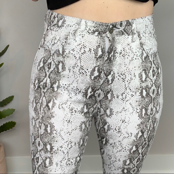 She’s Sneaky Snakeskin Flare Jeans 10 16 Trendy - Picture 8 of 8